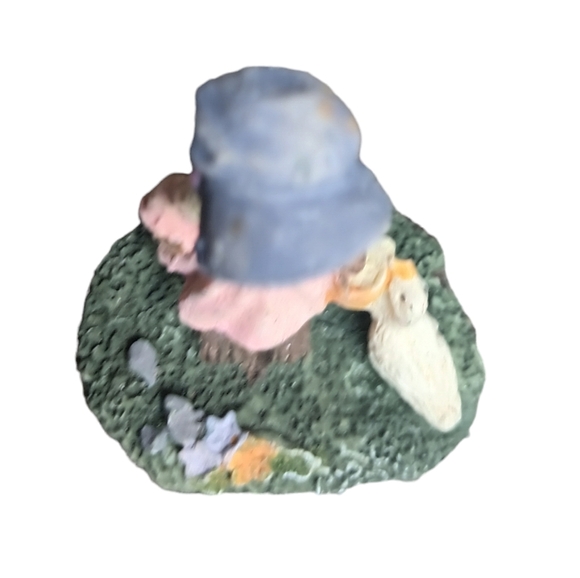 Vintage Ceramic Little Brown Girl Feeding A Duck Figurine - Picture 5 of 6